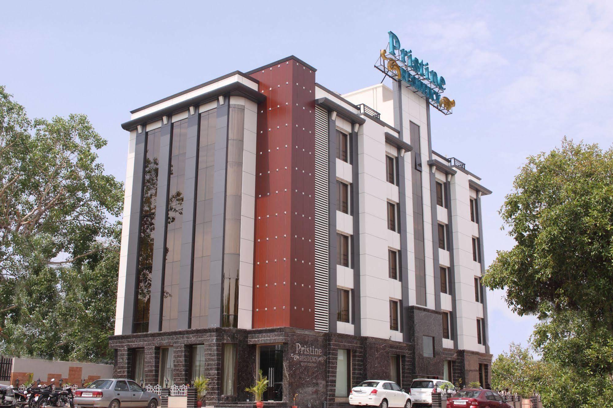 Hotel Pristine Residency Ahmedabad Exteriör bild