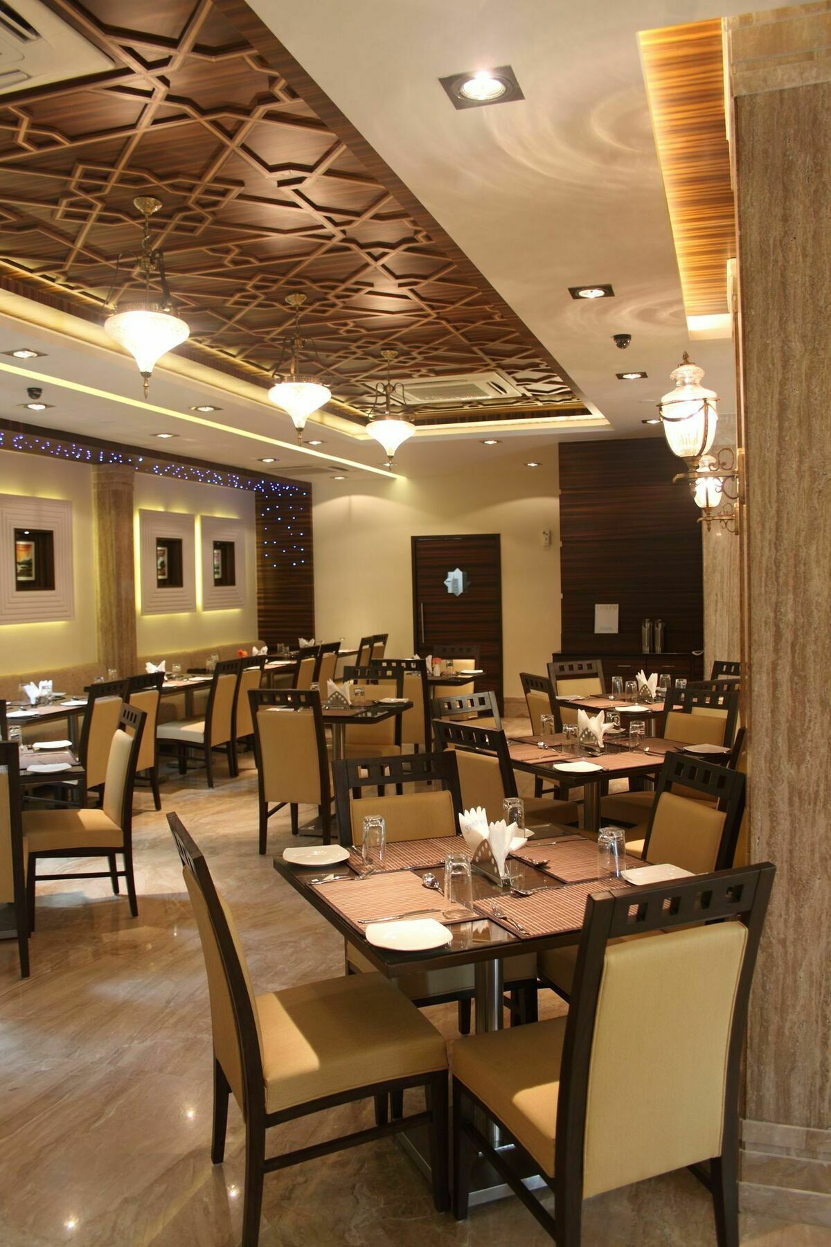 Hotel Pristine Residency Ahmedabad Exteriör bild