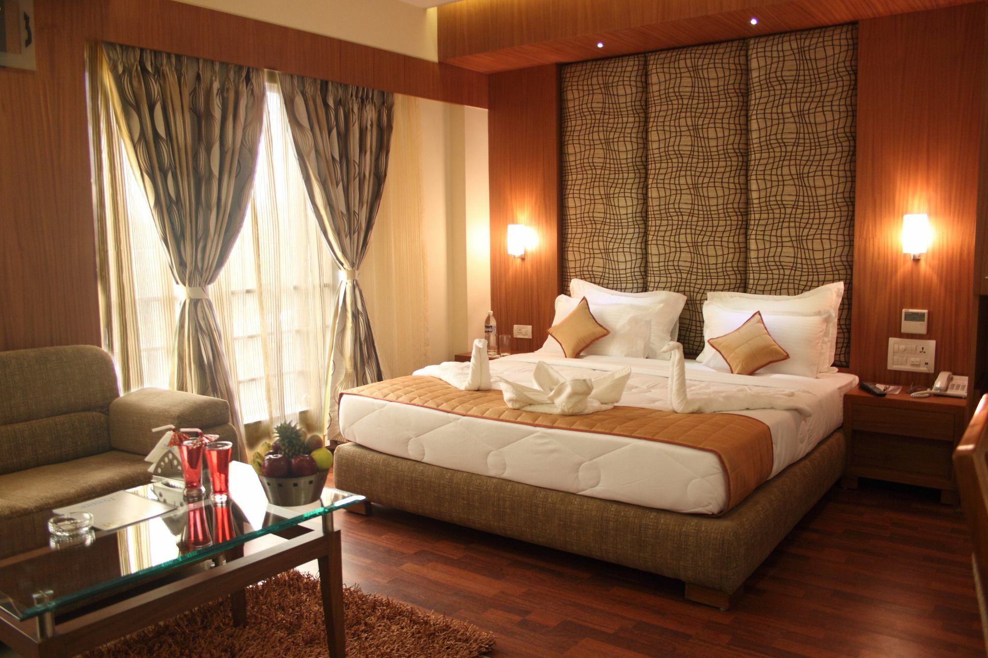 Hotel Pristine Residency Ahmedabad Exteriör bild